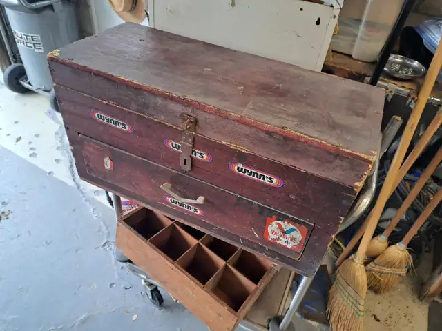 Wooden Antique Tool Chest - Photo 2