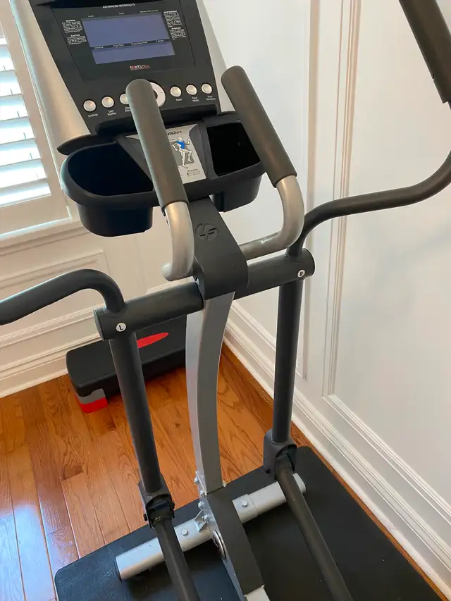 Life Fitness Elliptical - Photo 3