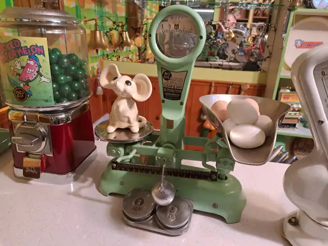 Antique Scales - Photo 3