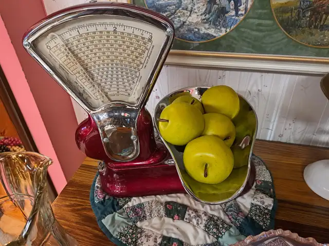 Antique Scales - Photo 4