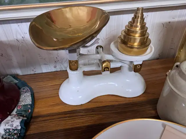 Antique Scales - Photo 5