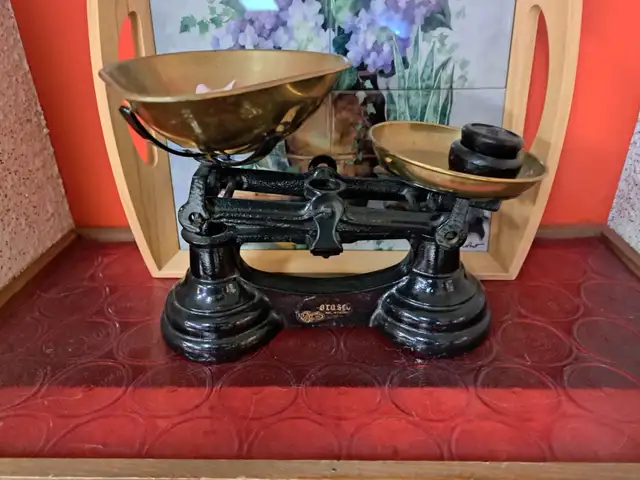 Antique Scales - Photo 6
