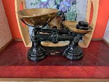 Antique Scales - Photo 6