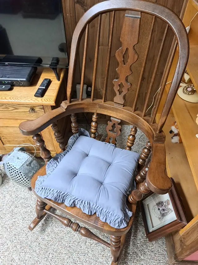 Rocking Chairs and Rocking Horses - Photo 2