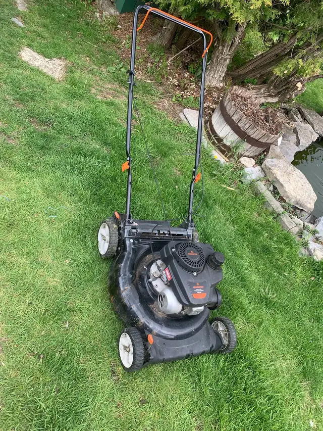 Lawnmowers - Photo 2