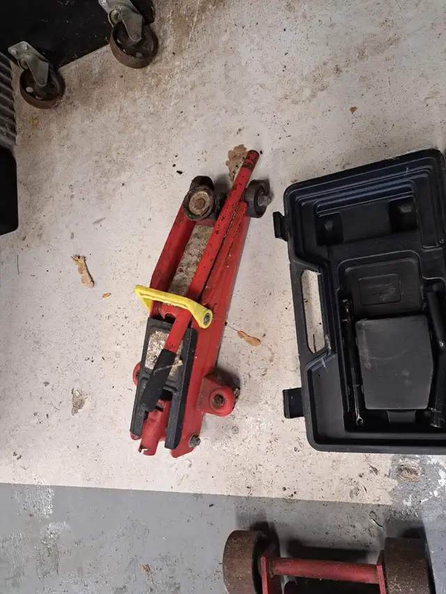 2 Jack Lifts - Photo 2