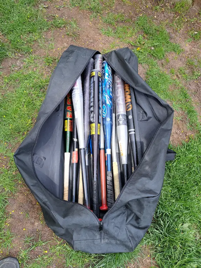 16 Baseball Bats - Photo 2