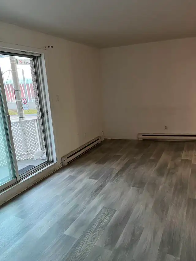 Grand 4 1 / 2, $1320/m, Occup immediate7721  Rue Lecourt  2ed Fl - Photo 3