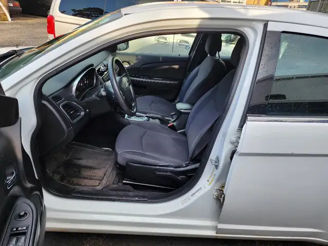 2013 Chrysler 200-Series Excellent on Gas.! - Photo 5