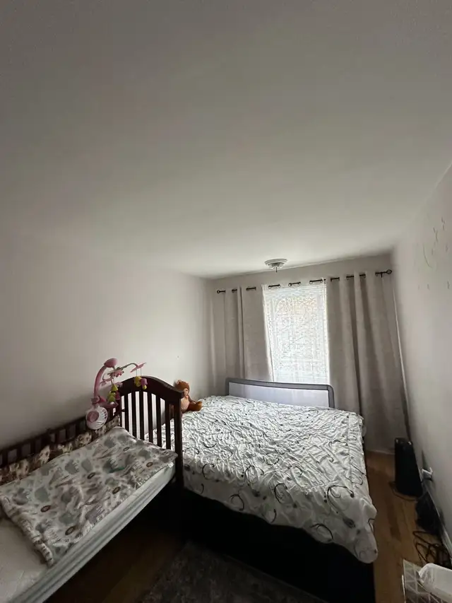 u grand appartement 5 1/2 ,entièrement rénové. - Photo 3