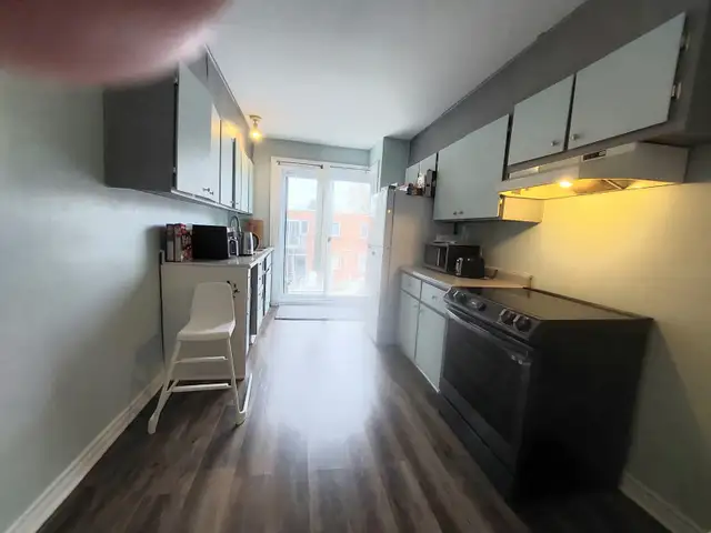 u grand appartement 5 1/2 ,entièrement rénové. - Photo 7