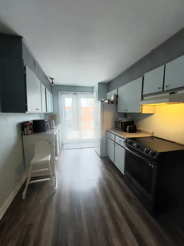 u grand appartement 5 1/2 ,entièrement rénové. - Photo 9