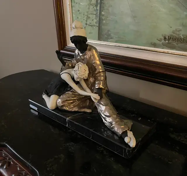 Gianni Visentin Porcelain Sculpture – "Bisogno di Protezione" - Photo 2