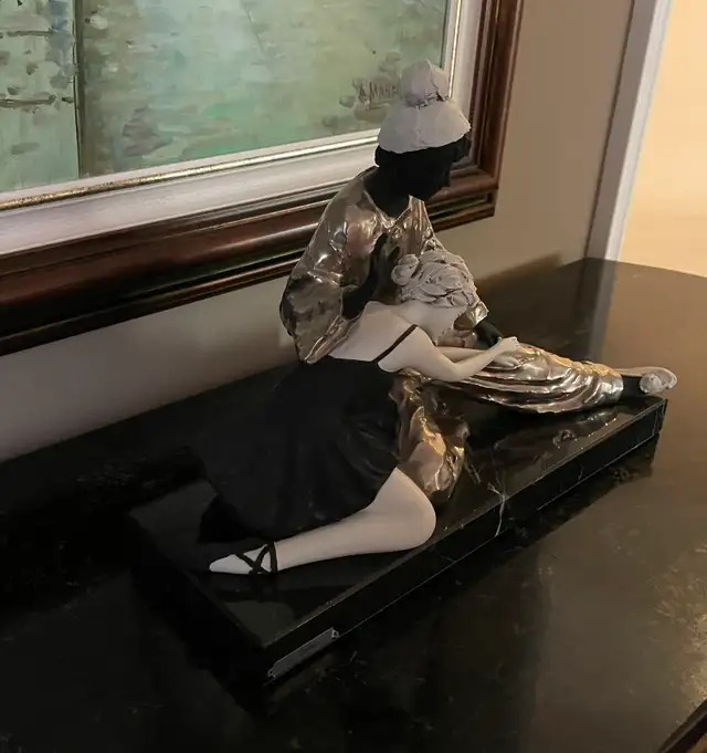 Gianni Visentin Porcelain Sculpture – "Bisogno di Protezione" - Photo 3