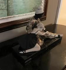 Gianni Visentin Porcelain Sculpture – "Bisogno di Protezione" - Photo 3