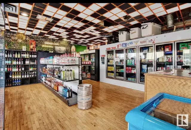 commercial building - Photo 3