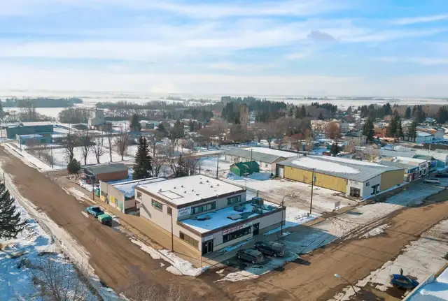 commercial building - Photo 4