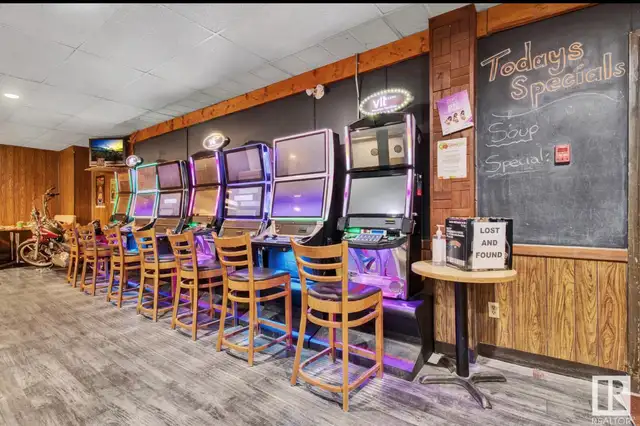 commercial building - Photo 5