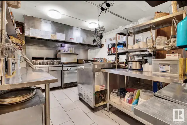 commercial building - Photo 10