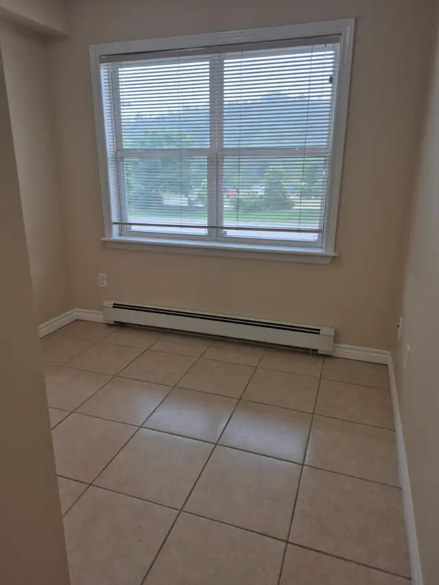 A 1BDR APT  a DEN. July. Heat included. Great location. Clean - Photo 8