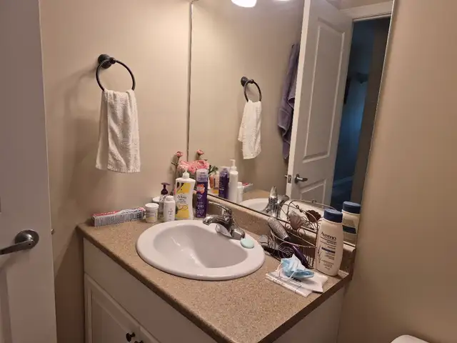 A 1BDR APT  a DEN. July. Heat included. Great location. Clean - Photo 10