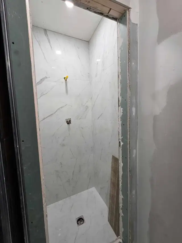 1 Bedroom main floor. - Photo 3