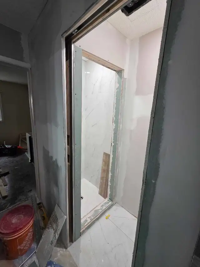 1 Bedroom main floor. - Photo 4