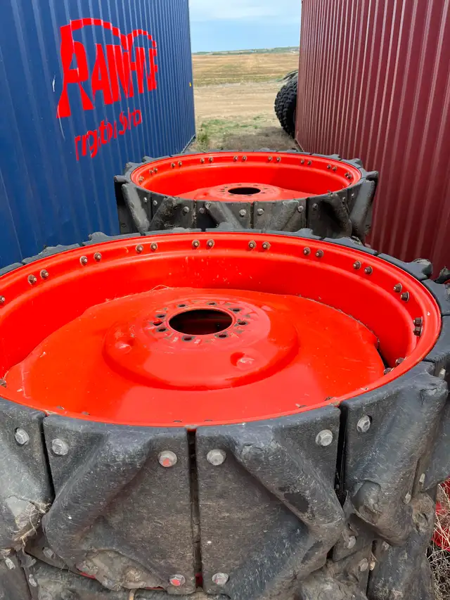Irrigation pivot airless tires and rims - Photo 2