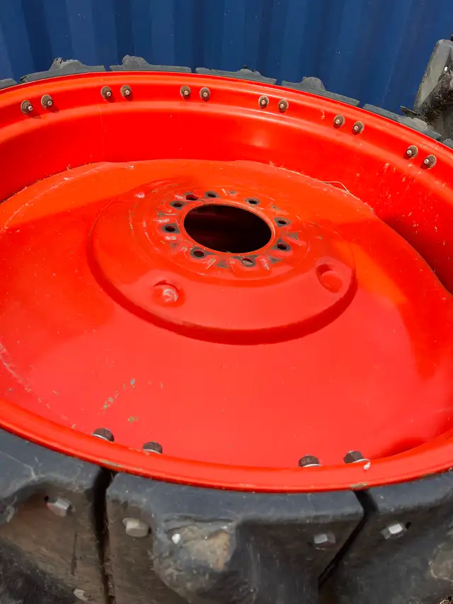 Irrigation pivot airless tires and rims - Photo 3