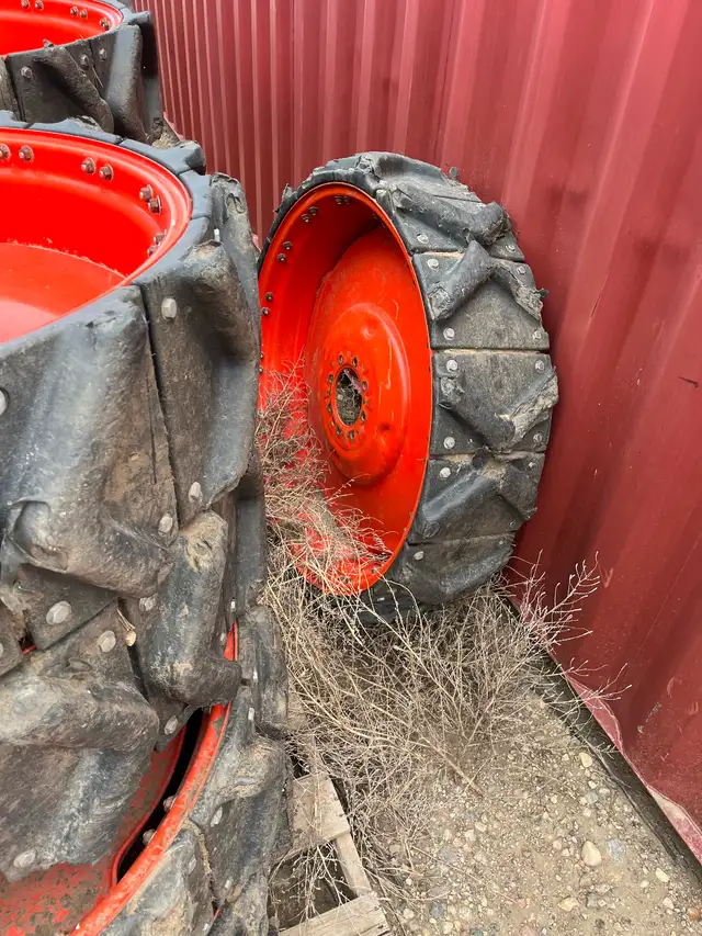 Irrigation pivot airless tires and rims - Photo 4