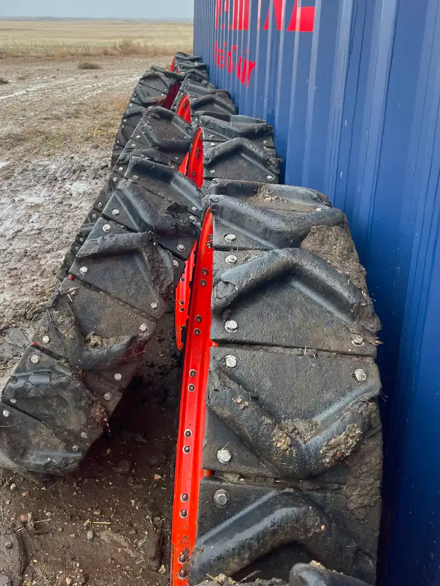 Irrigation pivot airless tires and rims - Photo 5