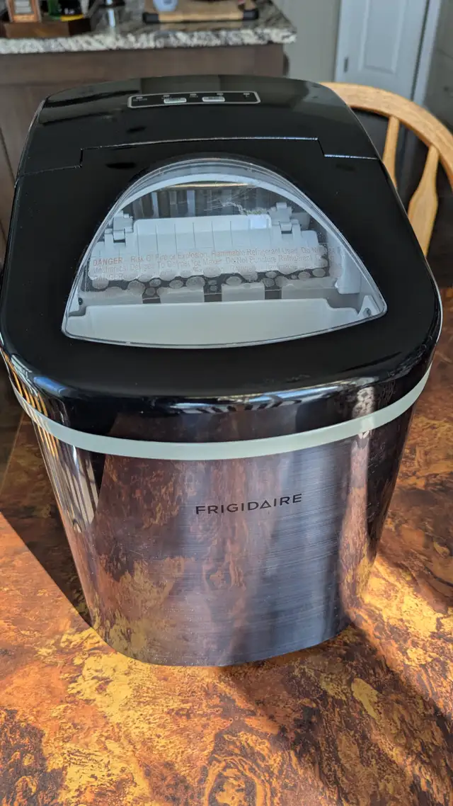 Portable ice maker