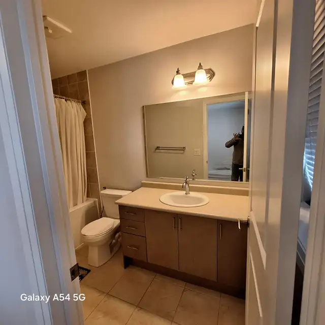 Single Ensuite Bedroom for Rent in House - Photo 3