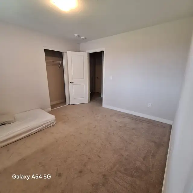 Single Ensuite Bedroom for Rent in House - Photo 5