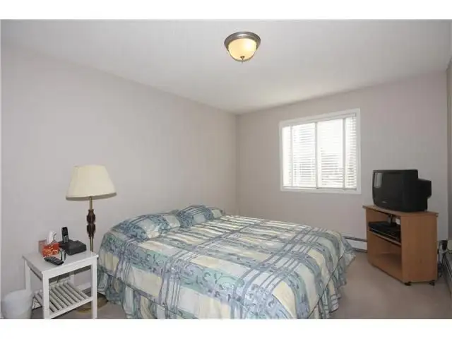 2 BedROM 2 FullBath Condo-Near Somerset C-Train Station For Rent - Photo 3