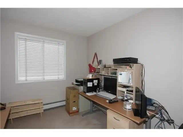 2 BedROM 2 FullBath Condo-Near Somerset C-Train Station For Rent - Photo 4