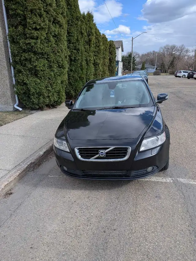 2010 Volvo S40 T5 turbo AWD 6 speed standard - Photo 2