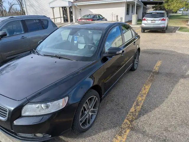 2010 Volvo S40 T5 turbo AWD 6 speed standard - Photo 4
