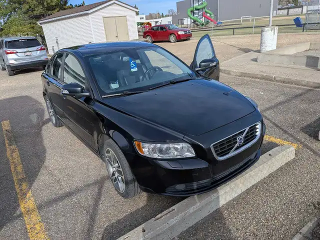 2010 Volvo S40 T5 turbo AWD 6 speed standard - Photo 5