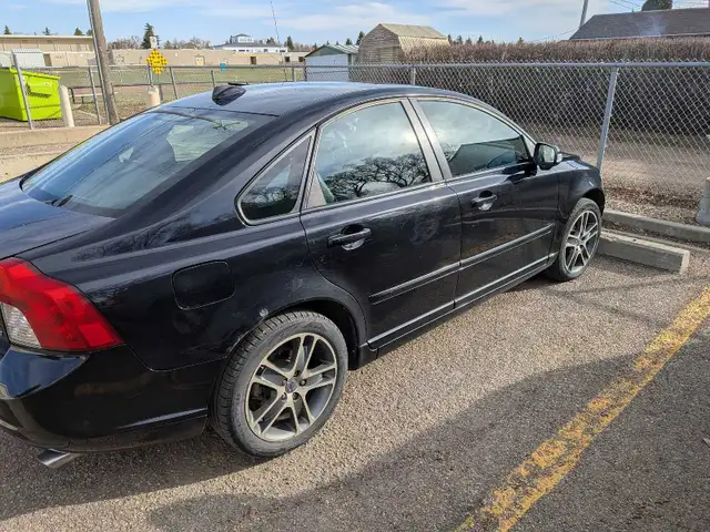 2010 Volvo S40 T5 turbo AWD 6 speed standard - Photo 7