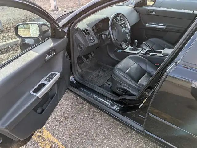 2010 Volvo S40 T5 turbo AWD 6 speed standard - Photo 9