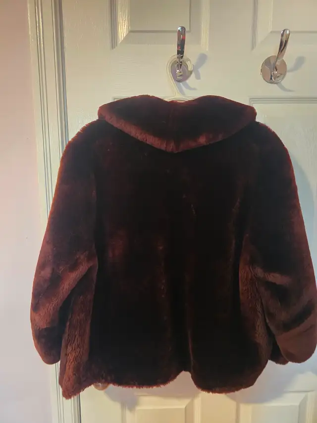 FUR COAT ( MOUTON VINTAGE STYLE FUR COAT) - Photo 3