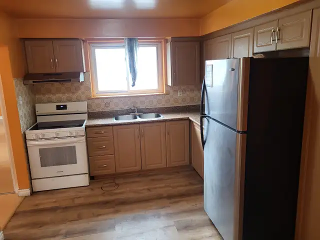 Main Level House for Rent - Photo 3