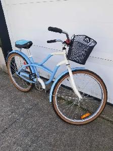 cruiser bicycle ( womens)