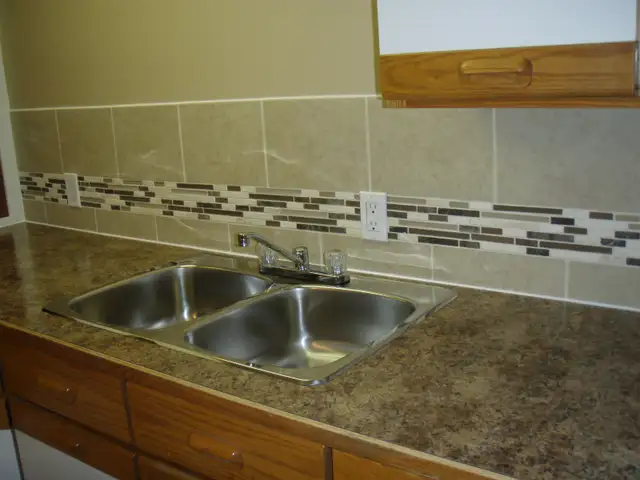 2 Bedroom BASEMENT SUITE - Photo 2