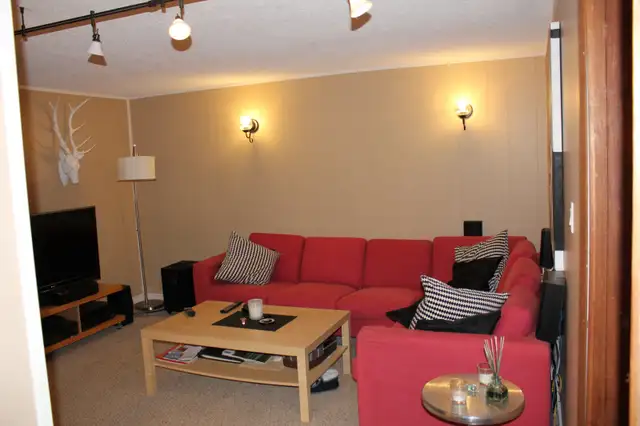 2 Bedroom BASEMENT SUITE - Photo 3