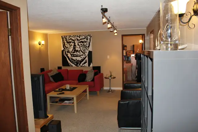 2 Bedroom BASEMENT SUITE - Photo 4
