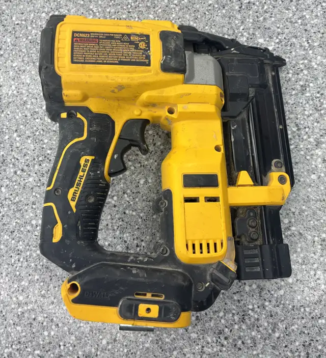 Dewalt DCN623 23GA Nail Gun - Photo 3
