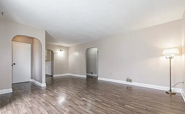 House for rent near UOIT/Durham College - Prime Location - Photo 4