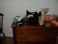 'Singer' 'Spartan' sewing machine for sale - Photo 2